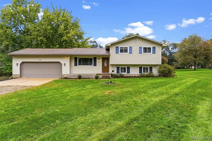 819 Alpine, Fenton, MI 48430 - #2