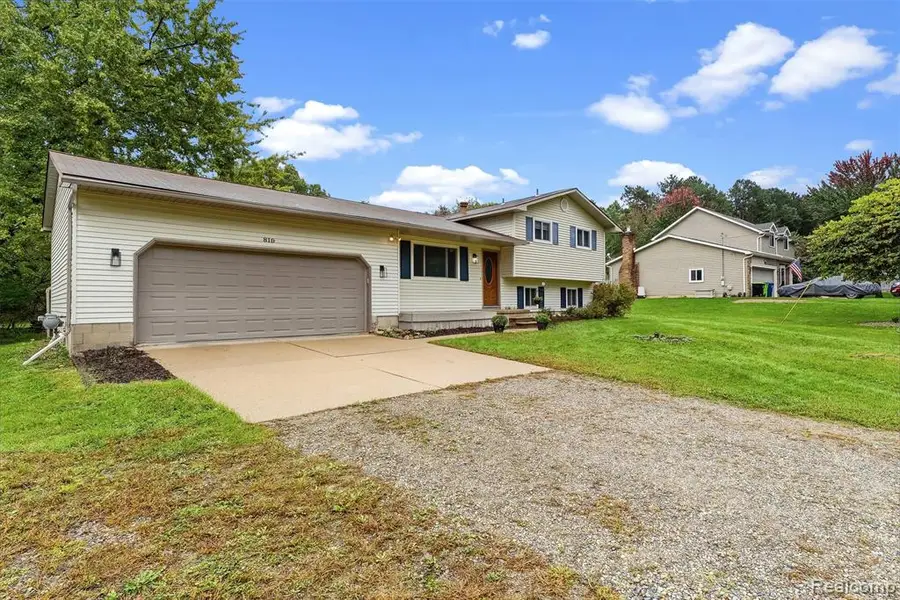 819 Alpine, Fenton, MI 48430 - #3