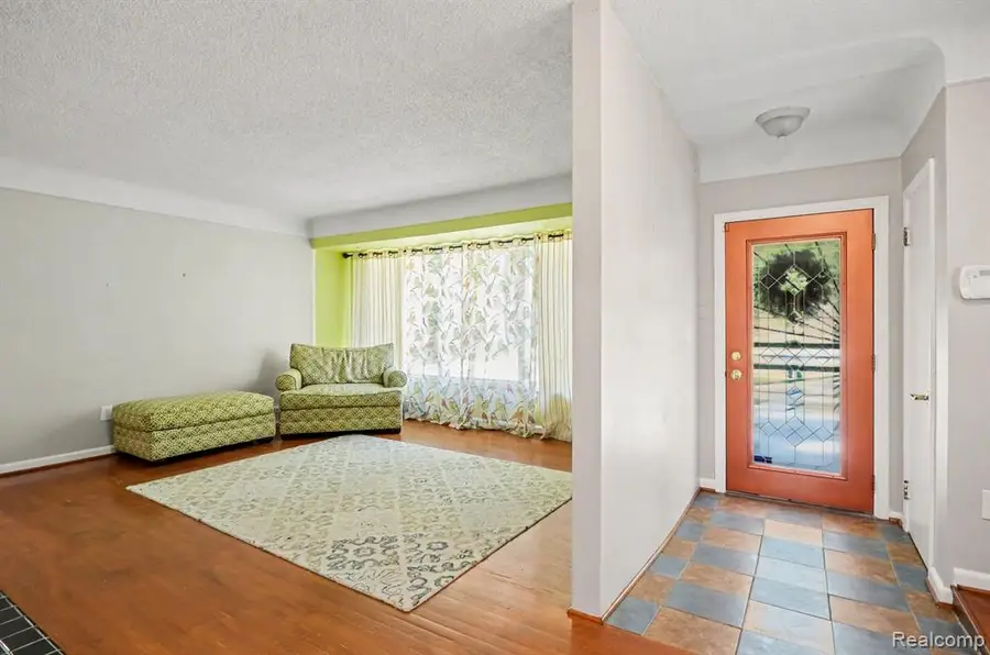 21695 Rougewood, Southfield, MI 48033 - #3