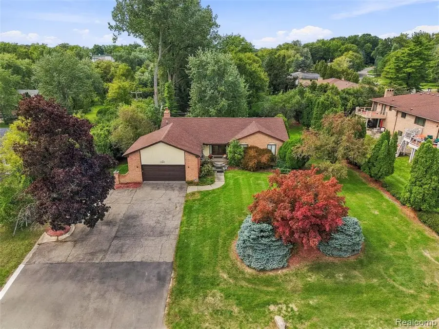 20805 Halsted Rd, Northville, MI 48167 - #2