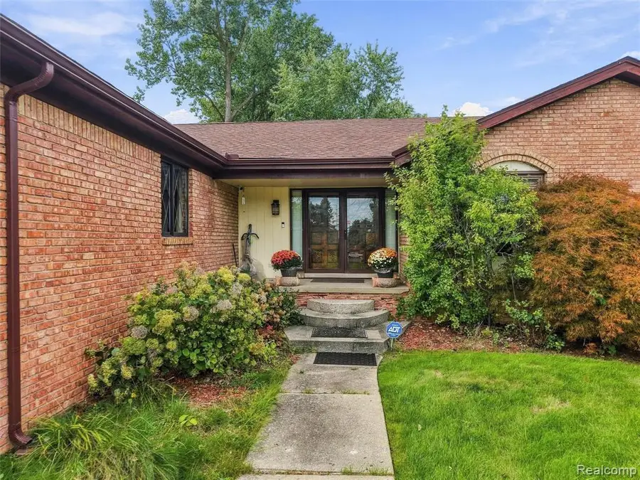 20805 Halsted Rd, Northville, MI 48167 - #3
