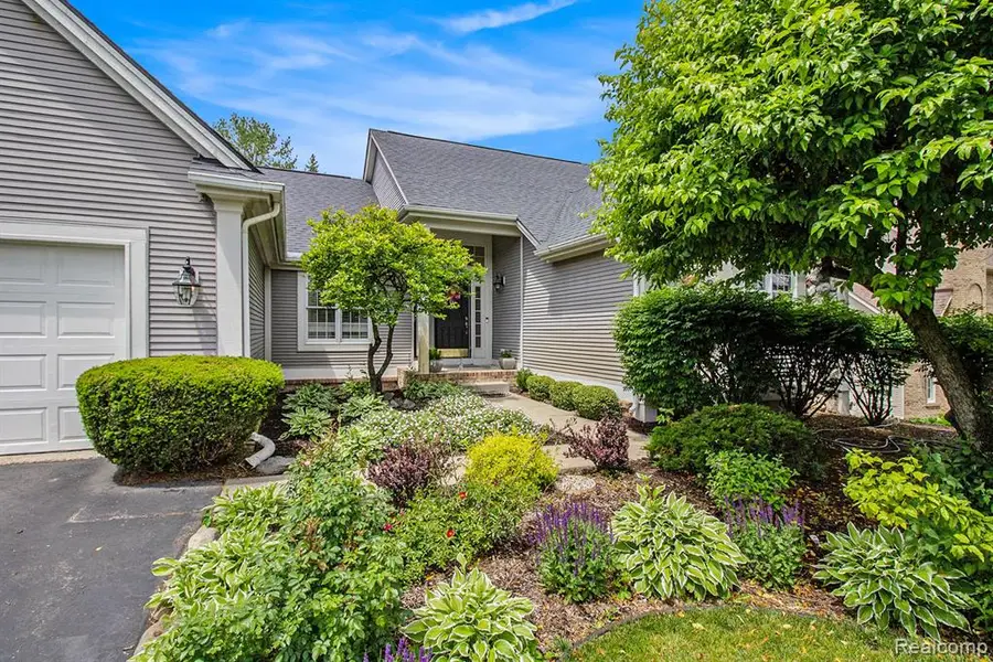 16040 Silverwood, Fenton, MI 48430 - #2