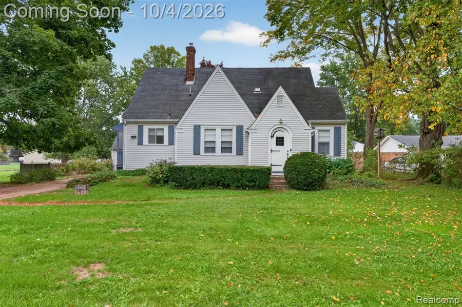 1421 Munson, Burton, MI 48509 - #2