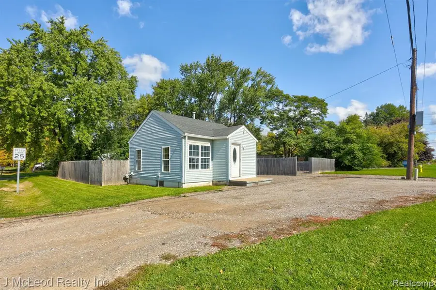 4083 Richfield, Flint, MI 48506 - #2