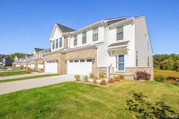 5300 Trail Vista #11, West Bloomfield, MI 48323