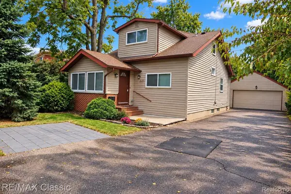 320 S Rochester, Clawson, MI 48017