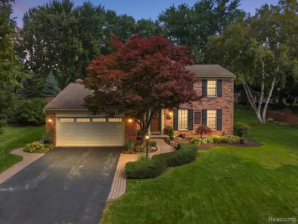 2767 Saturn, Lake Orion, MI 48360