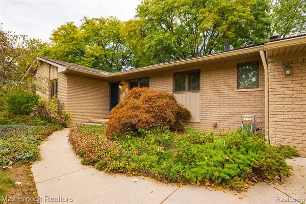 304 Paragon, Troy, MI 48098