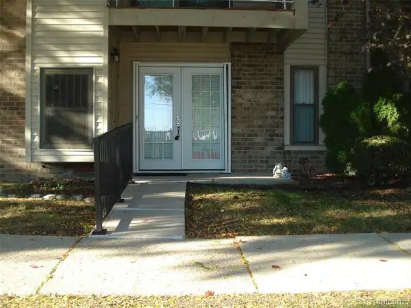 30445 W Fourteen Mile #55, Farmington Hills, MI 48334