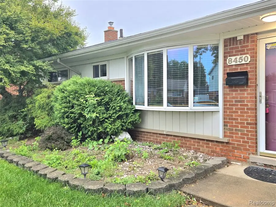 8450 Norborne, Dearborn Heights, MI 48127 - #2