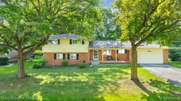 28839 Bannockburn, Farmington, MI 48334
