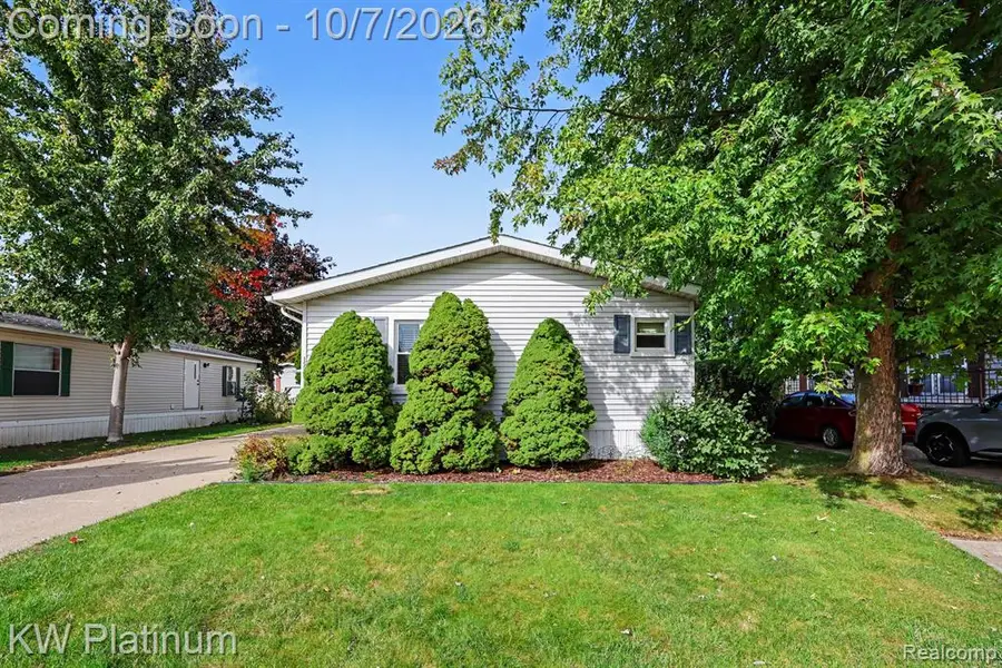 12371 Quail Ct, Shelby, MI 48315 - #2