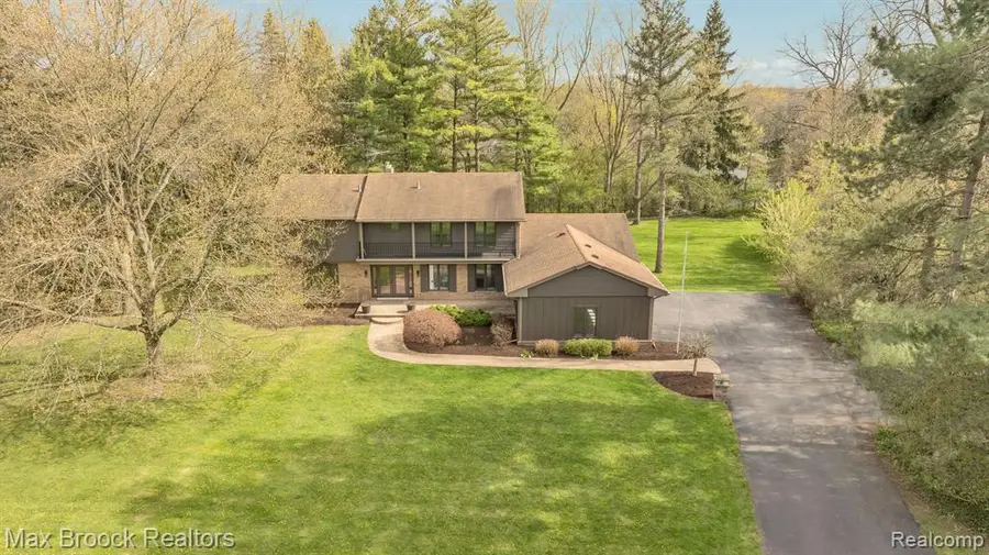 5240 Clarendon Crest, Bloomfield Hills, MI 48302 - #2