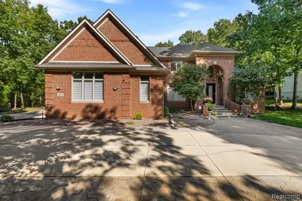 2490 Island View, West Bloomfield, MI 48324 - #2