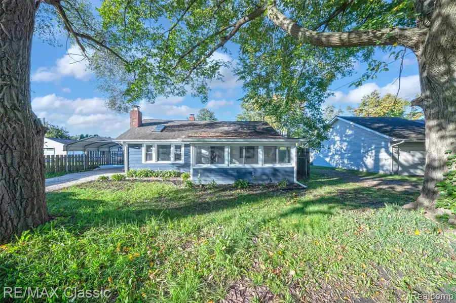 1220 S Cass Lake, Waterford, MI 48328 - #2