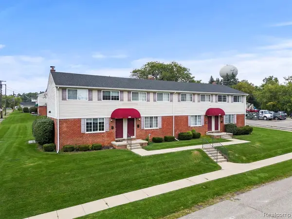 425 Donavan, South Lyon, MI 48178