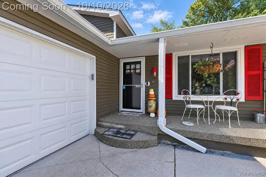 1364 Farmridge, Waterford, MI 48328 - #2