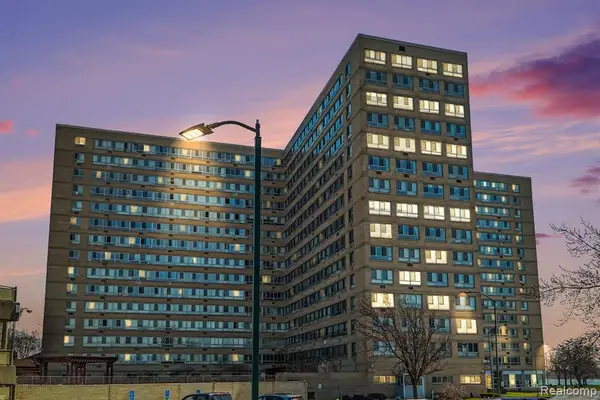 8900 E Jefferson #729, Detroit, MI 48214