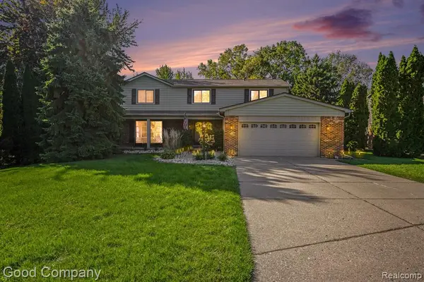 2810 Sandhurst, Rochester, MI 48307