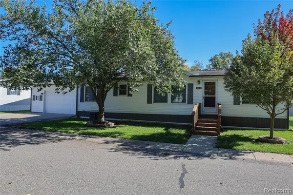 429 Crimson King Circle,, Clarkston, MI 48346