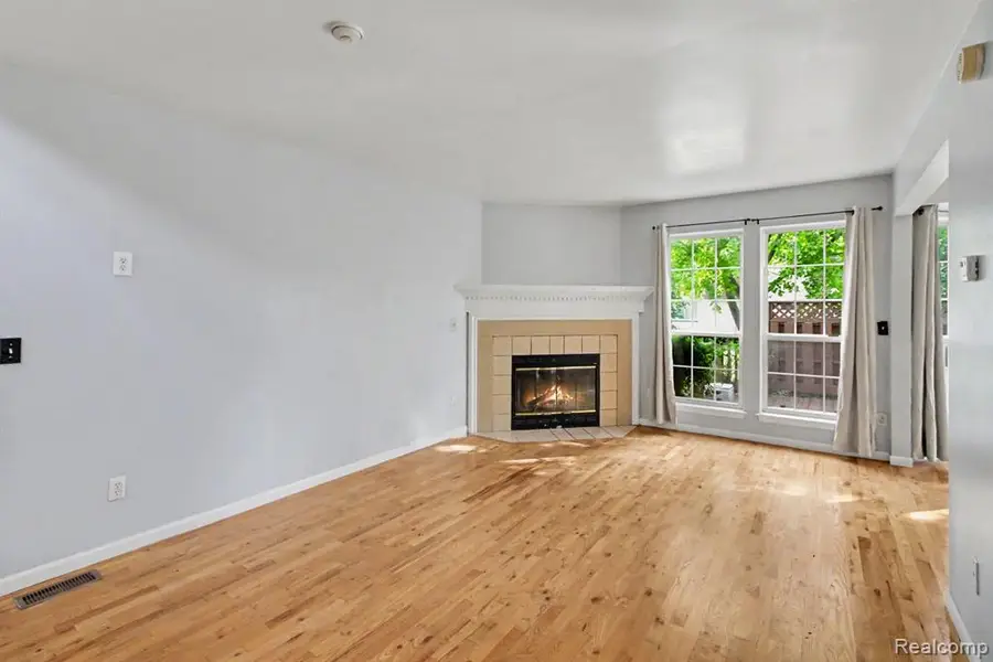 43547 Yorkville, Canton, MI 48188 - #2
