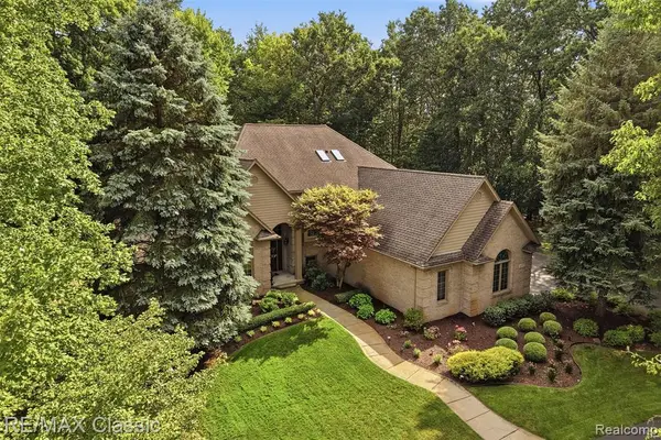 6015 Lynne Hollow, Commerce Twp, MI 48382