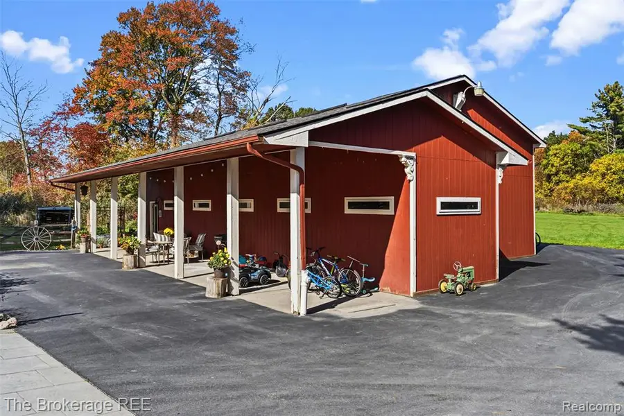 1570 E Rose Center, Holly, MI 48442 - #3