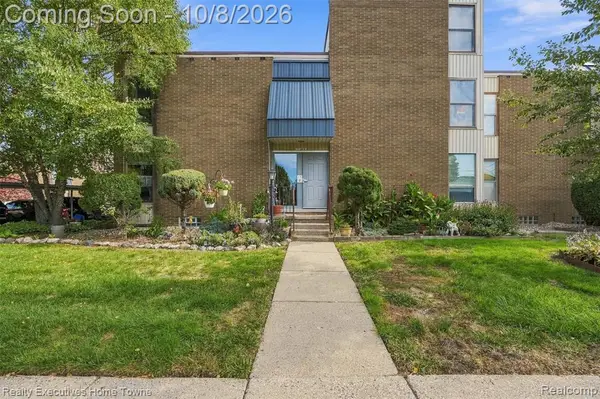 27 Dickinson #A, Mount Clemens, MI 48043