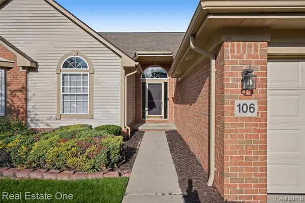 106 Shore Brook #31, Walled Lake, MI 48390