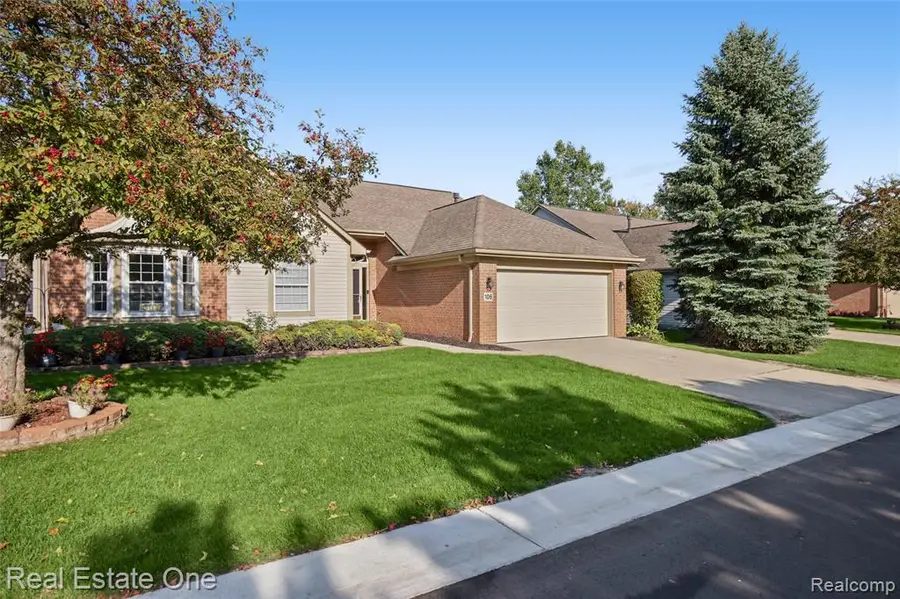 106 Shore Brook #31, Walled Lake, MI 48390 - #2