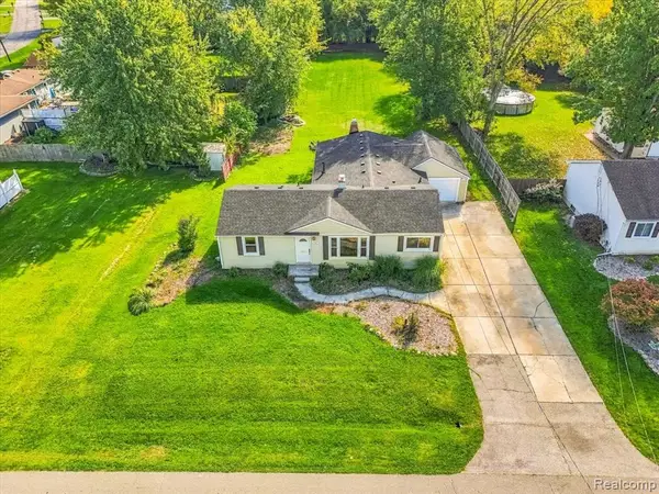28841 Grayfield, Farmington Hills, MI 48336