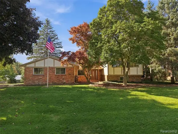 5150 Glengate, Rochester, MI 48306