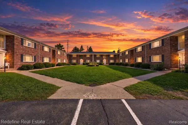 31831 Grand River #92, Farmington, MI 48336