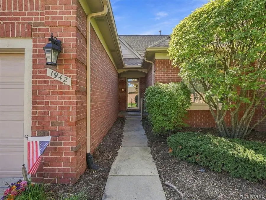 1942 Glenwood, Sterling Heights, MI 48310 - #3