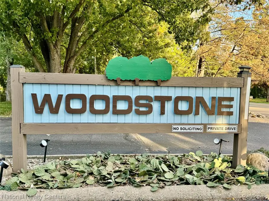 190 Woodstone, Waterford, MI 48327 - #3