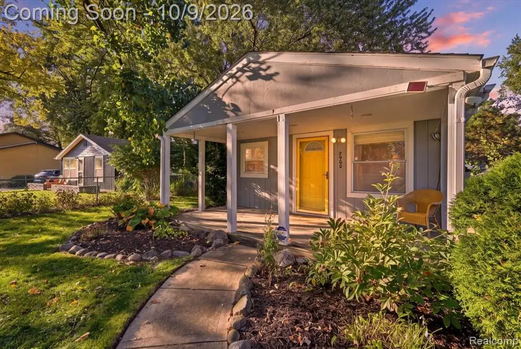 3900 Elmhurst, Waterford, MI 48328 - #1