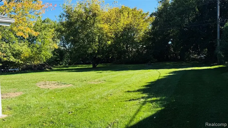 2570 Voorheis, Waterford, MI 48328 - #3
