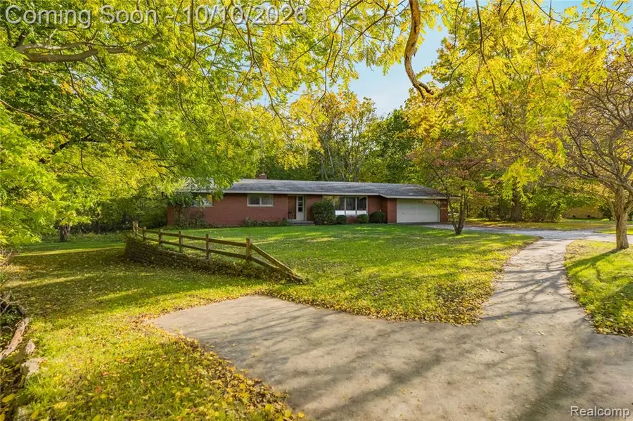11850 Clinton River, Sterling Heights, MI 48313 - #3