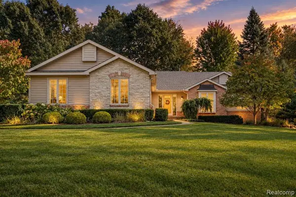 5000 Paula, Clarkston, MI 48346