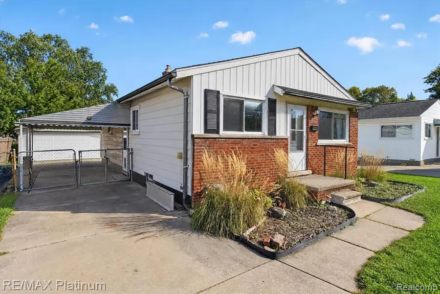 15148 Garden, Livonia, MI 48154 - #2