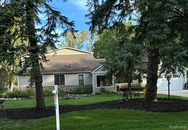 30450 Wentworth, Livonia, MI 48154