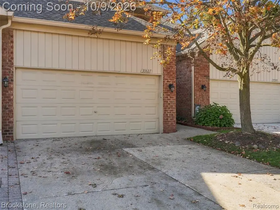 55427 Boardwalk, Shelby, MI 48316 - #2