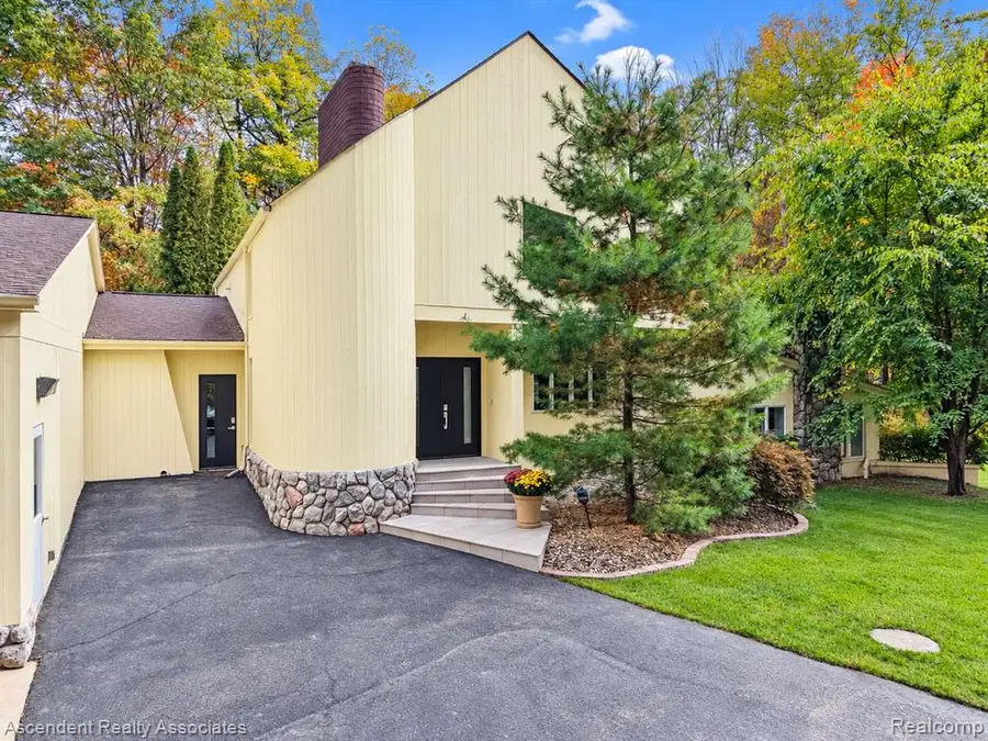 950 E Romeo, Oakland, MI 48363 - #2