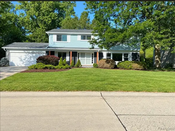 29621 Fernhill, Farmington Hills, MI 48334