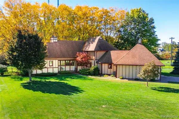37275 Elizabeth, New Boston, MI 48164