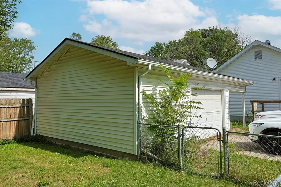 2301 Avon, Saginaw, MI 48602 - #2