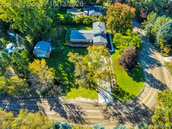852 E Gunn, Rochester, MI 48306