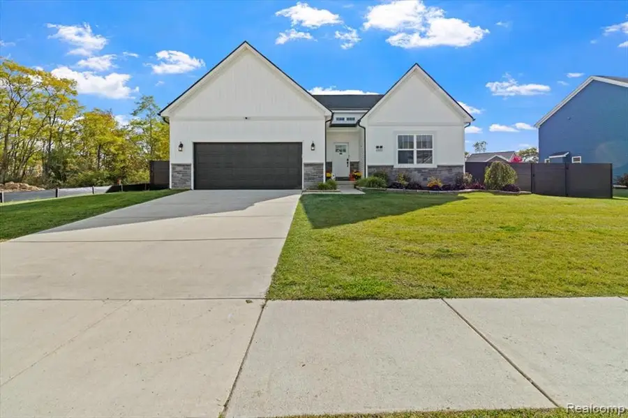 4481 Oak, Grand Blanc, MI 48439 - #2
