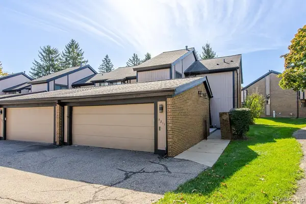 5211 Potomac, West Bloomfield, MI 48322