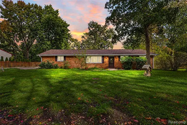 4261 Bankside, West Bloomfield, MI 48323